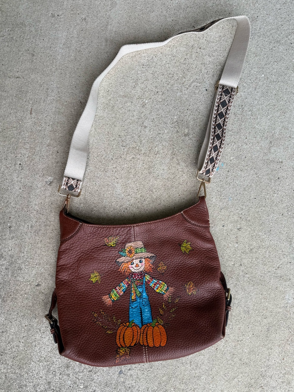 Dooney & Burke - Hand Painted - Scarecrow - Fall - Crossbody Bag - One of a kind - Picture 3 of 9